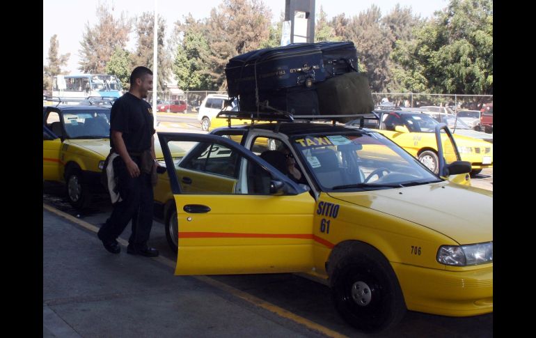 Taxistas pedían un incremento de 50% en la tarifa. EL INFORMADOR ARCHIVO  /