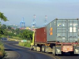 Para federalizar el delito de robo al autotransporte, se necesitaría establecer un catálogo en la Ley de Caminos. ARCHIVO  /