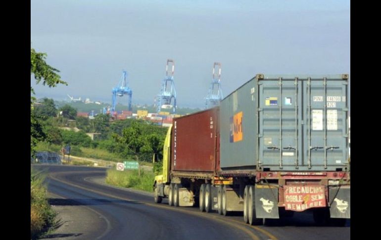 Para federalizar el delito de robo al autotransporte, se necesitaría establecer un catálogo en la Ley de Caminos. ARCHIVO  /