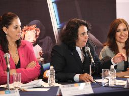 (i a d) Teresa Vicencio, Directora General del INBA, Consuelo Sáizar, Presidenta de Conaculta y María Rojo. NTX  /