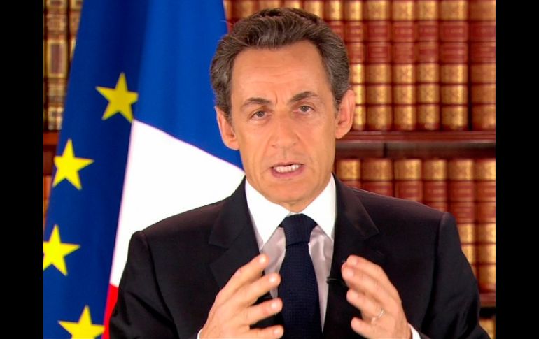 En un discurso difundido por radio y televisión, Sarkozy explicó que su objetivo es 'proteger a los franceses'. REUTERS  /