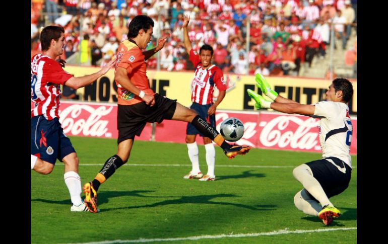 Las Chivas, en estos dos últimos partidos, saltaron de los sublime a lo ridículo. MEXSPORT  /