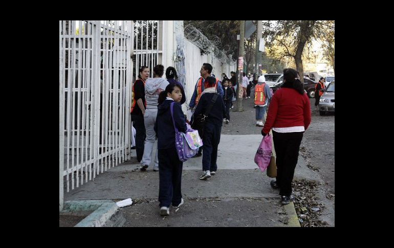 Los estudiantes se sienten seguros dentro de las escuelas, pero alertan que en los alrededores hay problemas de inseguridad. E. BARRERA  /