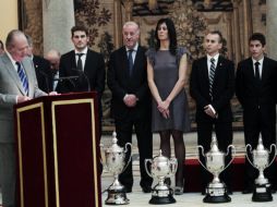 Iker Casillas y Vicente del Bosque fueron los representantes de la Selección de España que recogieron el reconocimiento. REUTERS  /