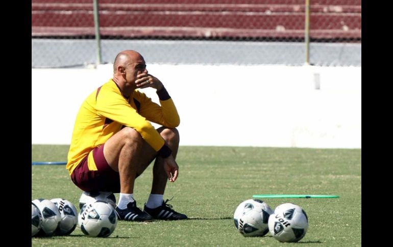 Pese a la goliza que recibió Estudiantes Tecoas, José Luis Sánchez Solá sigue como DT del equipo. MEXSPORT  /