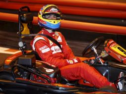 El piloto de Fórmula Uno  Fernando Alonso participa en una carrera de karts celebrada en Madrid. EFE  /