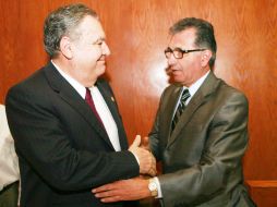 José Manuel Correa felicita a Rafael Castellanos (der.). A. GARCÍA  /