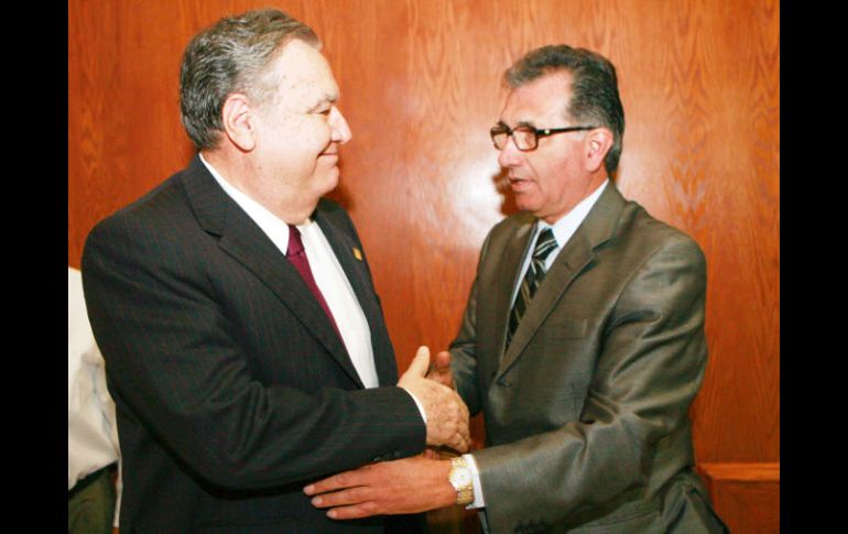 José Manuel Correa felicita a Rafael Castellanos (der.). A. GARCÍA  /