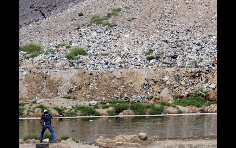 Héctor Vielma asegura que la planta de tratamiento de los jugos de la basura para Picachos se empieza a construir este mes. A. GARCÍA  /