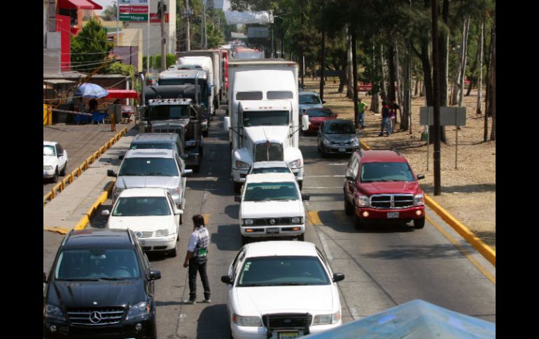 El caos vial en Lázaro Cárdenas se prolongó ayer durante dos horas. A. GARCÍA  /