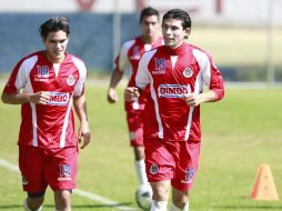 Xavier Báez y Jonny Magallón trotan durante el entrenamiento de ayer en Verde Valle. E. PACHECO  /