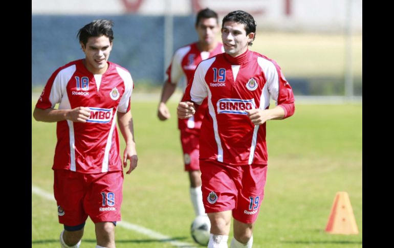 Xavier Báez y Jonny Magallón trotan durante el entrenamiento de ayer en Verde Valle. E. PACHECO  /