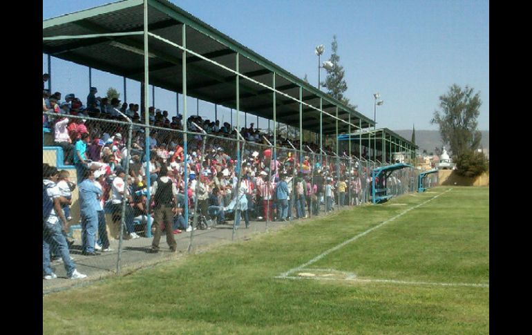 Las tribunas del estadio municipal de Ocotlán se llenaron con un aproximado de tres mil aficionados. E. LÓPEZ  MOTA  /