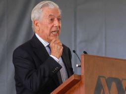 El escritor peruano Mario Vargas Llosa habla en su conferencia magistral Poder y Educación Superior. NTX  /