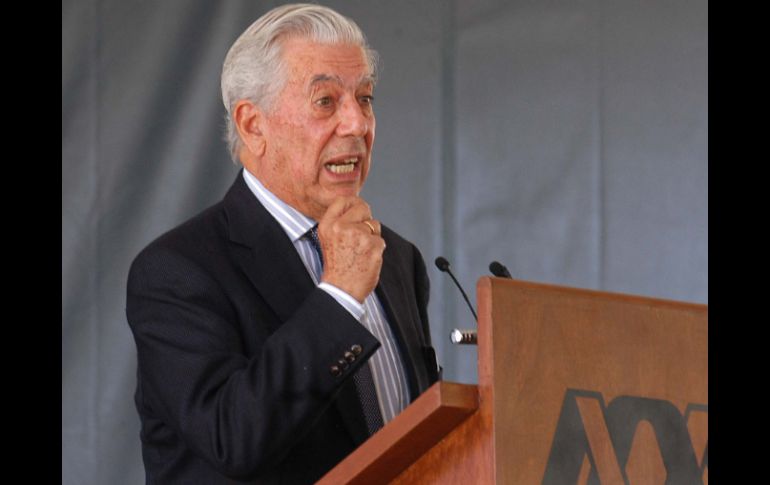 El escritor peruano Mario Vargas Llosa habla en su conferencia magistral Poder y Educación Superior. NTX  /