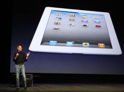 Steve Jobs, durante la presentación del iPad 2, con doble cámara, doble procesador, 33% más delgado que la versión anterior. REUTERS  /