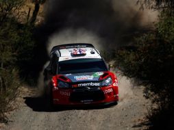 El piloto noruego Petter Solberg conduce su Citroen en la primera carrera del rally de México. EFE  /