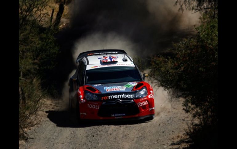 El piloto noruego Petter Solberg conduce su Citroen en la primera carrera del rally de México. EFE  /