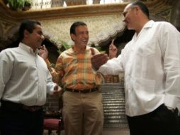 Moreira con el Gobernador  de Querétaro José Calzada  y  el delegado Abel Espinoza. REUTERS  /