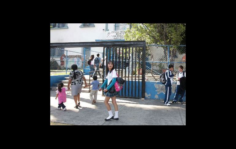 Alumnos de la secundaria 53 Mixta reclaman que la directora del plantel ha incurrido en abusos. ARCHIVO  /