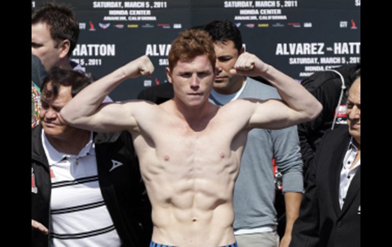 Saúl 'Canelo' Álvarez no pudo dar el peso esta tarde en Anaheim. AP  /