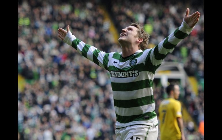 El mediocampista Kris Commons anotó los dos tantos del Celtic. REUTERS  /