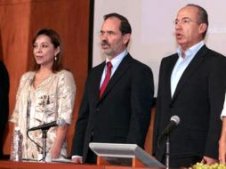 La diputada Josefina Vázquez Mota, el presidente nacional del PAN, Gustavo Madero y el presidente Felipe Calderón. EL UNIVERSAL  /