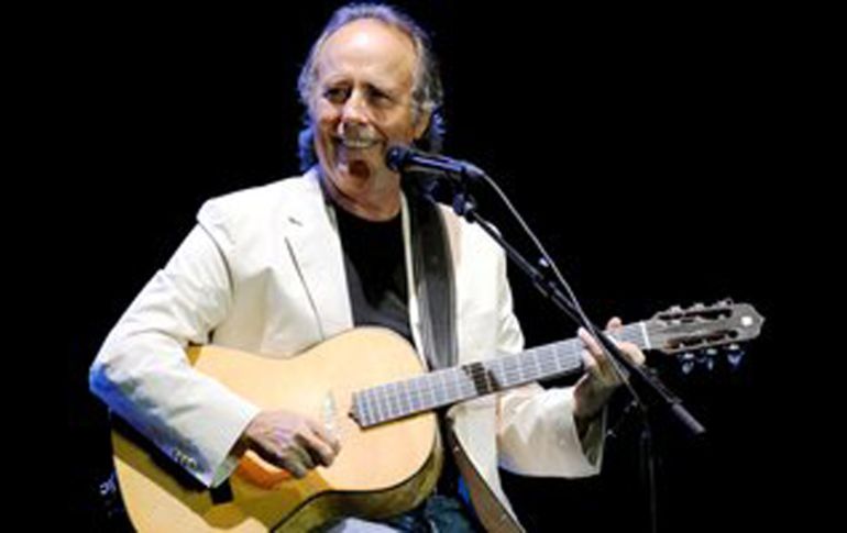 Serrat concluyó anoche su gira de presentaciones por Centroamérica. EFE  /