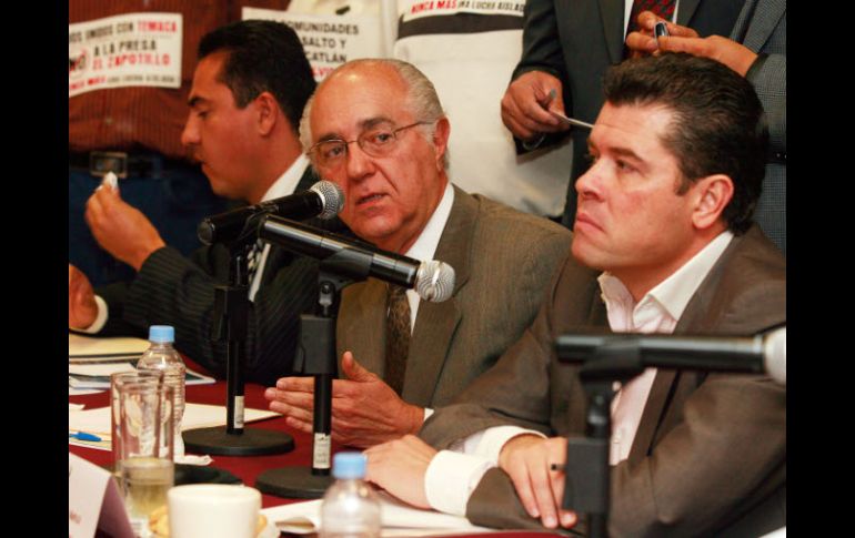 Durante su comparecencia ante el Poder Legislativo, el titular de la CEA, César Coll Carabias (centro). A. GARCÍA  /