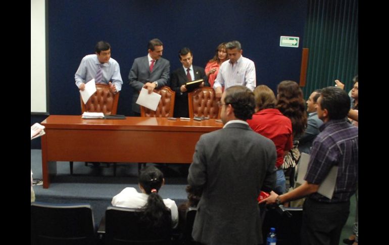 Durante esta mañana se reunieron integrantes de la fracción del PRI con el secretario de Finanzas, Martín Mendoza López. ESPECIAL  /