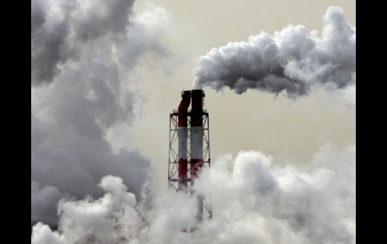 En materia de recorte de CO2 el bloque europeo prometió una rebaja del veinte por ciento en 2020 . EFE  /