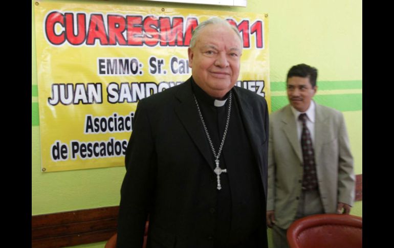 El arzobispo Juan Sandoval fue el invitado de honor en la sesión informativa en el Mercado del Mar. A. CAMACHO  /