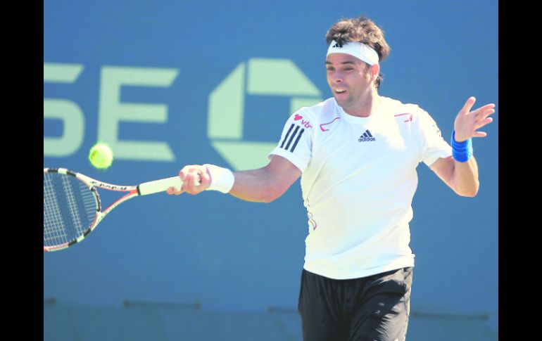 Fernando González ya estuvo entrenando con sus compañeros en la serie Copa Davis. ESPECIAL  /