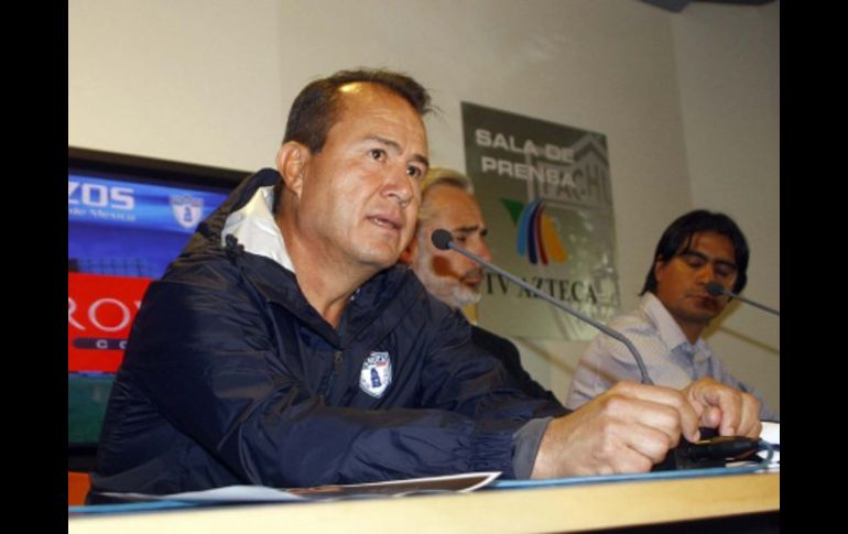 Efraín Flores, en la rueda de prensa donde se presentó oficialmente como nuevo Director Técnico del Pachuca. NTX  /