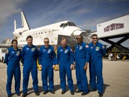 Nicole Stott, Michael Barratt, el piloto Eric Boe, el comandante Steve Lindsey, y los especialistas Alvin Drew y Steve Bowen. REUTERS  /