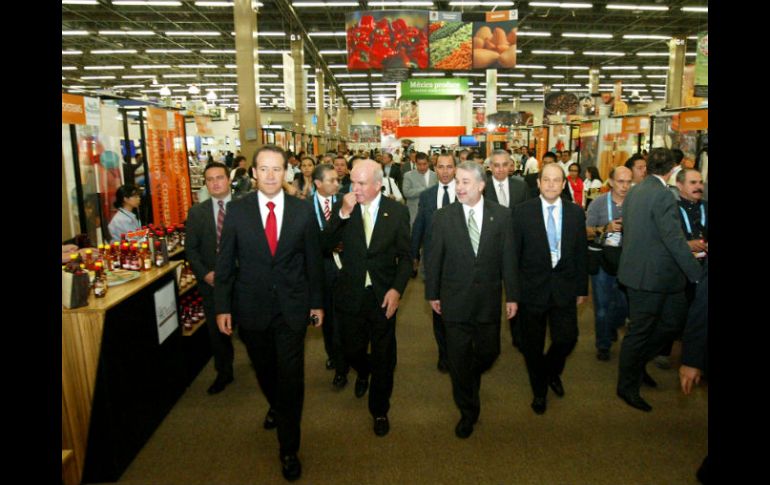 Recorrido de los stands con la presencia del gobernor del Estado Emilio González Márquez. E.BARRERA  /