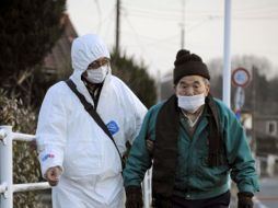 A pesar de el Gobierno japonés señala que la radiactividad ha descendido, la evacuación sigue a 20 km a la redonda. EFE  /