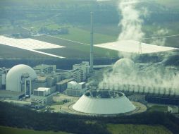 Las plantas nucleares han soltado vapor radiactivo dañando el aire y a su vez provocando suspensión de vuelos. REUTERS  /