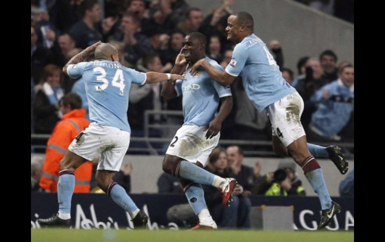 Los jugadores del ManCity festejan la anotación de la victoria. REUTERS  /