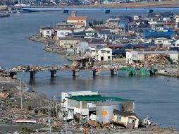 Aunado al desastre por el terremoto y el tsunami ocurridos en el norte, Japón enfrenta la erupción de un volcán en el sur. EFE  /