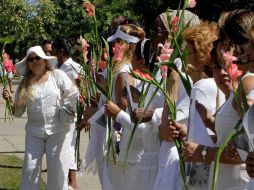 Damas de blanco, reunidas en la 5ta avenida de Miramar, en el oeste de La Habana.ARCHIVO  /