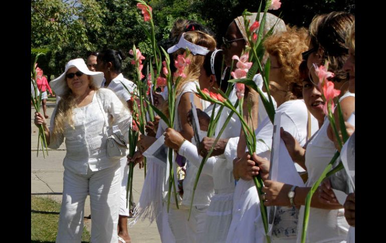 Damas de blanco, reunidas en la 5ta avenida de Miramar, en el oeste de La Habana.ARCHIVO  /