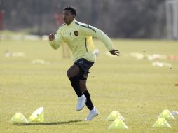 El jugador del Manchester, Nani en una sesión de entrenamiento. REUTERS  /