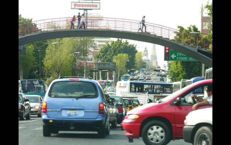 Las inmediaciones del CUCSH constituyen una zona de difícil confluencia, es una zona demandante, de un alto flujo vehicular. A. GARCÍA  /