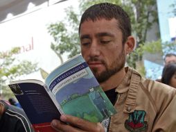 En la imagen, un participante de la lectura del año pasado. E. BARRERA  /