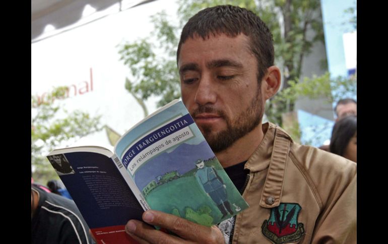 En la imagen, un participante de la lectura del año pasado. E. BARRERA  /