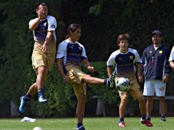 Cacho y Palencia durante una sesión de entrenamiento del equipo Pumas. MEXSPORT  /