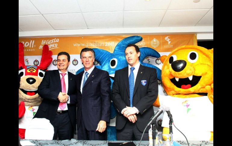 Directivos del Hotel Presidente Intercontinental y de Copag anunciando alianza. MEXSPORT  /