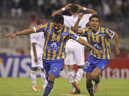 Juan Carlos Medina anota el gol del empate con sabor a triunfo al minuto 93 del encuentro. AP  /