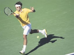 Roger Federer avanzó a cuartos de final, al vencer en dos parciales al argentino Juan Ignacio Chela. EFE  /